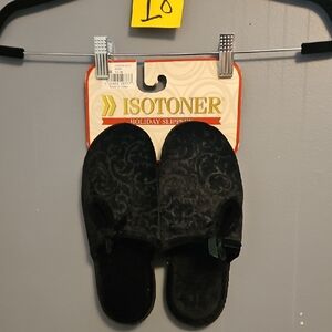 NWT IIsotoner Black Patterned Slippers Slip On Size 9.5 /10
